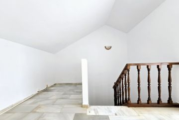 https://cdn.resales-online.com/public/66nt3mzl2e/properties/87518fdf1f7111f0ad0102e0405b089b/w1200/43-a8f5d713bac48f35147f2e8bcee96193.jpg?v=1745498885