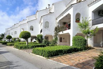 https://cdn.resales-online.com/public/66nt3mzl2e/properties/87518fdf1f7111f0ad0102e0405b089b/w1200/6-241328e1bcc9c0d8ce1222beb6c967a8.jpg?v=1745498885