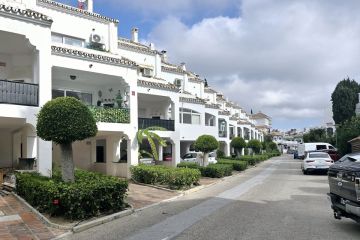 https://cdn.resales-online.com/public/66nt3mzl2e/properties/87518fdf1f7111f0ad0102e0405b089b/w1200/7-aa4cc561180b369757c0bb4af9886cd3.jpg?v=1745498885