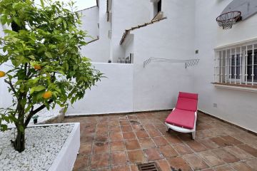 https://cdn.resales-online.com/public/66nt3mzl2e/properties/87518fdf1f7111f0ad0102e0405b089b/w1200/9-467d0cee5b725f3ef65f102a0c2e69c0.jpg?v=1745498885