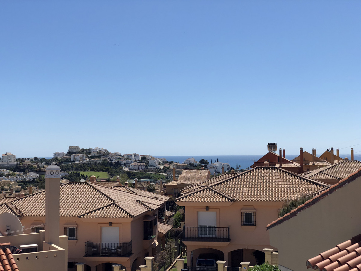 https://cdn.resales-online.com/public/avums58sfs/properties/f5f0b412f65c11ef8cfb02e0405b089b/w1200/1-7980e48d732b6fc85c14b43b94d2aa54.jpg?v=1740810059