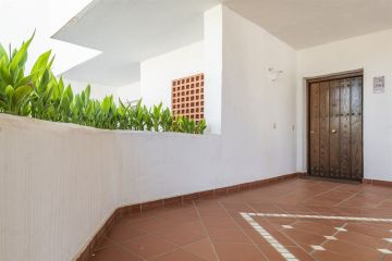https://cdn.resales-online.com/public/vfg5a1ae82/properties/8b43b95c21c411f0ad0102e0405b089b/w1200/21-2c707e7c511429b4f8ec4ee5f221ddb6.jpg?v=1745583072