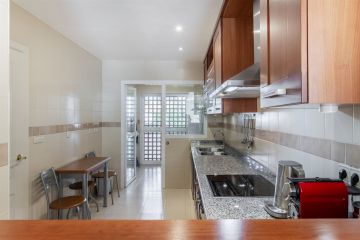 https://cdn.resales-online.com/public/vfg5a1ae82/properties/8b43b95c21c411f0ad0102e0405b089b/w1200/9-467d0cee5b725f3ef65f102a0c2e69c0.jpg?v=1745583072