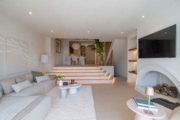 https://cdn.resales-online.com/public/xxgluerdu7/properties/af33911b225811f0ad0102e0405b089b/w1200/17-dd5fcd4f0eb487dfa3803f7e20814c0e.jpg?v=1745646073