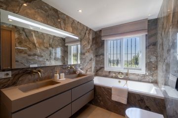 https://cdn.resales-online.com/public/xxgluerdu7/properties/af33911b225811f0ad0102e0405b089b/w1200/25-45e7a00e8ada30030040e20a35fbccfd.jpg?v=1745646073