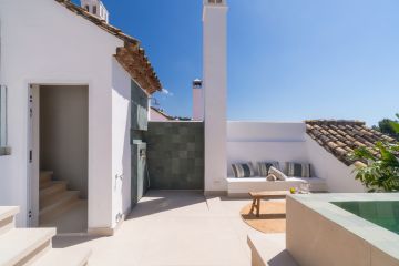 https://cdn.resales-online.com/public/xxgluerdu7/properties/af33911b225811f0ad0102e0405b089b/w1200/36-be7efbbd8b294061d3f27cb7c37865bb.jpg?v=1745646073