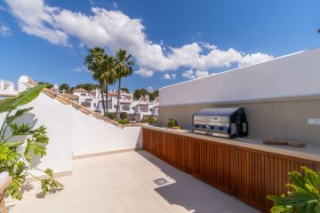 https://cdn.resales-online.com/public/xxgluerdu7/properties/af33911b225811f0ad0102e0405b089b/w1200/39-a493fe9149752455d4aa759b42ca0ea1.jpg?v=1745646073
