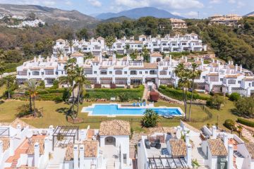 https://cdn.resales-online.com/public/xxgluerdu7/properties/af33911b225811f0ad0102e0405b089b/w1200/47-b3a03718b4ecea17fd5585e425dce0e2.jpg?v=1745646073