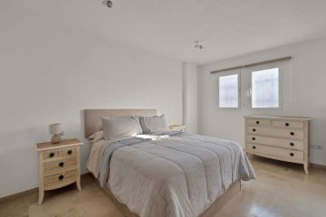 https://cdn.resales-online.com/public/d13g14day9/properties/db37e14021bd11f0ad0102e0405b089b/w1200/7-aa4cc561180b369757c0bb4af9886cd3.jpg?v=1745580917