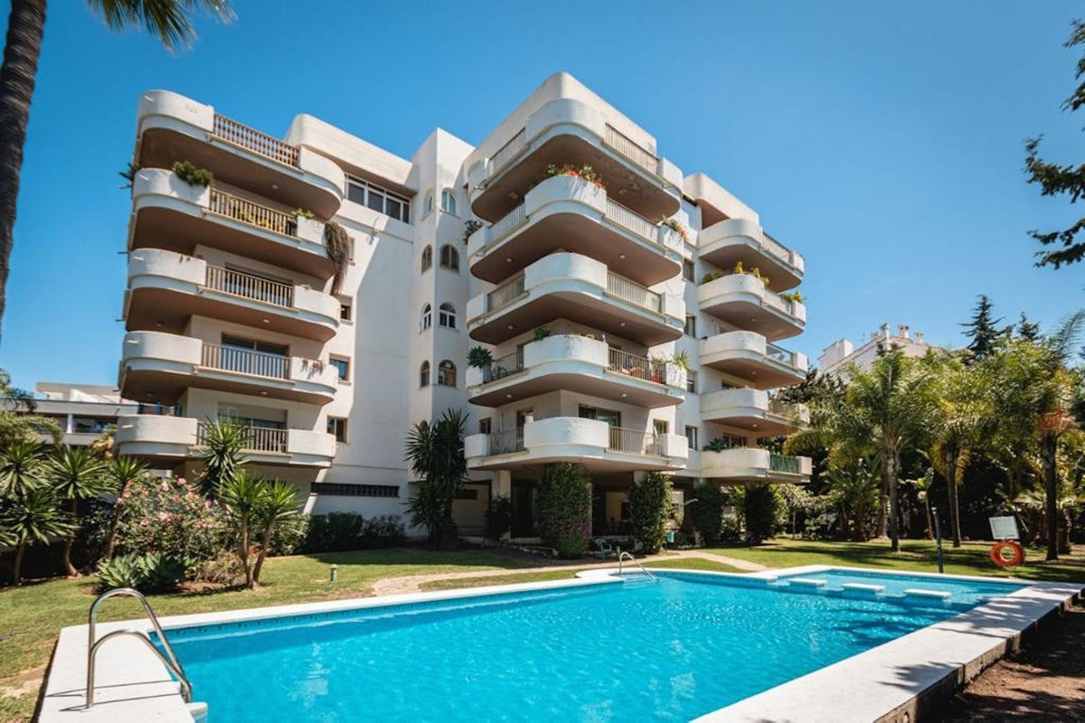 https://cdn.resales-online.com/public/sjfjhu3jtj/properties/1f82a8a237a011ef857e0217bc231ef4/w1200/1-7980e48d732b6fc85c14b43b94d2aa54.jpg?v=1719838557