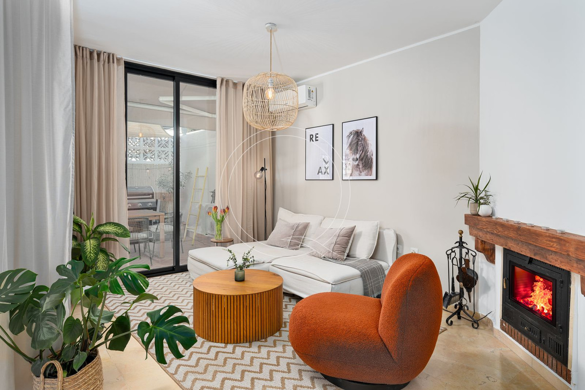 https://cdn.resales-online.com/public/sq7l374beo45ahey/properties/2a492e8d299911f0ad0102e0405b089b/w1200/1-7980e48d732b6fc85c14b43b94d2aa54.jpg?v=1746443597