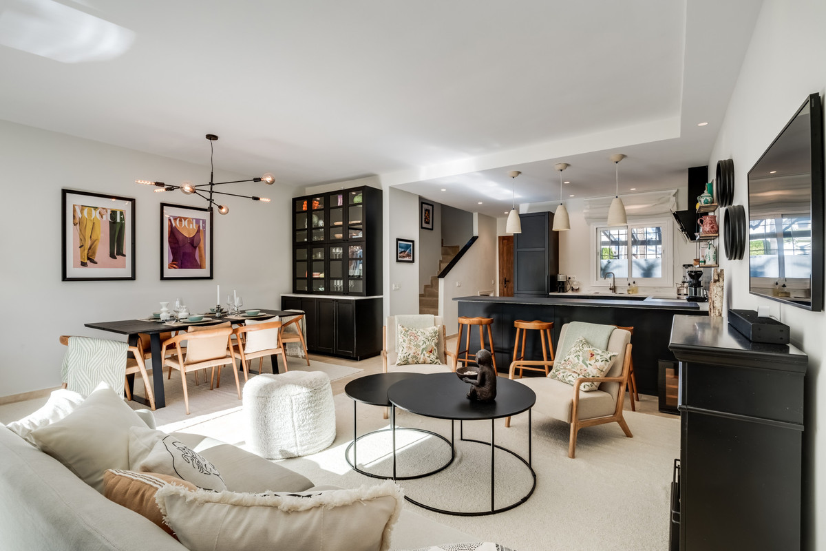https://cdn.resales-online.com/public/jja1jz8h5h/properties/8372e002296611f0ad0102e0405b089b/w1200/1-7980e48d732b6fc85c14b43b94d2aa54.jpg?v=1746421671