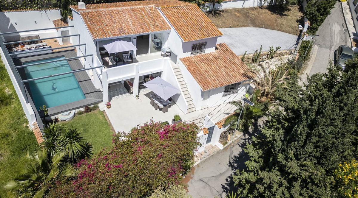 https://cdn.resales-online.com/public/q8sjeevech/properties/aad703a9282211f0ad0102e0405b089b/w1200/1-7980e48d732b6fc85c14b43b94d2aa54.jpg?v=1746282915