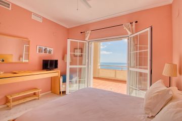 https://cdn.resales-online.com/public/14ldb8jhxc/properties/5366f1911f6811f0ad0102e0405b089b/w1200/19-d0ed7da2012a09046d307c195d98e7d6.jpg?v=1746205949