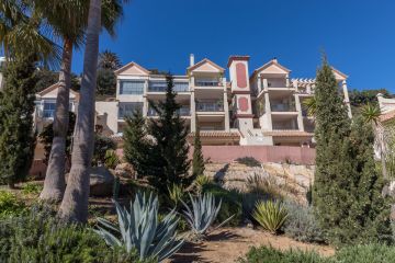 https://cdn.resales-online.com/public/14ldb8jhxc/properties/5366f1911f6811f0ad0102e0405b089b/w1200/36-be7efbbd8b294061d3f27cb7c37865bb.jpg?v=1746205949