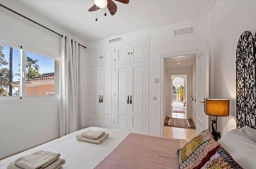https://cdn.resales-online.com/public/ps20nwoexc/properties/1beb722ddfdf11ef8ce602e0405b089b/w1200/39-a493fe9149752455d4aa759b42ca0ea1.jpg?v=1744715977