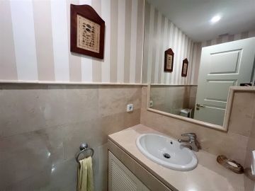 https://cdn.resales-online.com/public/76cahlr3vj/properties/435452b4974611ef84cf0217bc231ef4/w1200/10-bb915d1cb19341576dcdc994b81ab9c5.jpg?v=1730354950