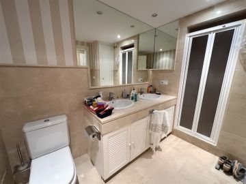 https://cdn.resales-online.com/public/76cahlr3vj/properties/435452b4974611ef84cf0217bc231ef4/w1200/14-d70dc3102c00d7be0e872dfe1c1f86d7.jpg?v=1730354950