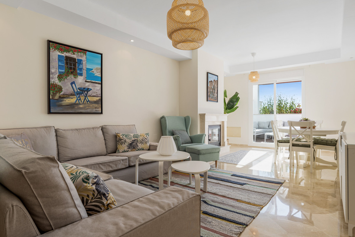 https://cdn.resales-online.com/public/c6rxxw1glq/properties/0d1e59b12a3711f0ad0102e0405b089b/w1200/1-7980e48d732b6fc85c14b43b94d2aa54.jpg?v=1746511237