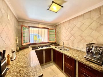 https://cdn.resales-online.com/public/lpmvx8mnt1/properties/5500b75029eb11f0ad0102e0405b089b/w1200/15-11d12f2f454f2f5e9b981fdd8b901d51.jpg?v=1746483103