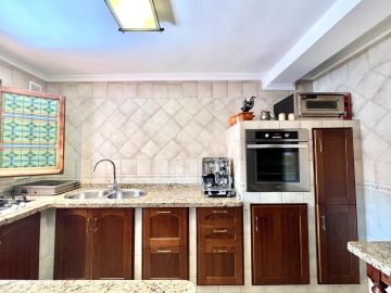 https://cdn.resales-online.com/public/lpmvx8mnt1/properties/5500b75029eb11f0ad0102e0405b089b/w1200/16-ec67b526875bf0124b6ce4328a754439.jpg?v=1746483103