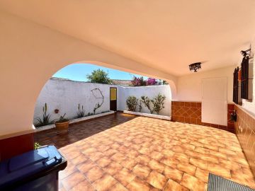 https://cdn.resales-online.com/public/lpmvx8mnt1/properties/5500b75029eb11f0ad0102e0405b089b/w1200/4-c23c0f86247804fa50226aecd8b0b2c8.jpg?v=1746483103