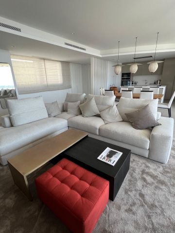 https://cdn.resales-online.com/public/rvs13dstz7/properties/804c2e85284911f0ad0102e0405b089b/w1200/7-aa4cc561180b369757c0bb4af9886cd3.jpg?v=1746299742