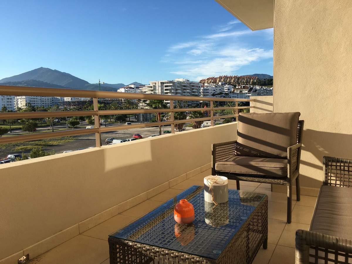 https://cdn.resales-online.com/public/zziowgufw9/properties/f9855387276811f0ad0102e0405b089b/w1200/1-7980e48d732b6fc85c14b43b94d2aa54.jpg?v=1746203218