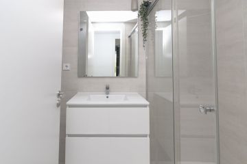 https://cdn.resales-online.com/public/rt1cuhsqdn/properties/8f69a0e025a611f0ad0102e0405b089b/w1200/11-20939a0134ad724a8cb2a801094d15a4.jpg?v=1746009615