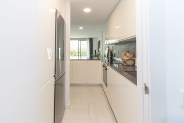 https://cdn.resales-online.com/public/rt1cuhsqdn/properties/8f69a0e025a611f0ad0102e0405b089b/w1200/5-3595ad71cbd87be6c3643a4285ef4791.jpg?v=1746009615