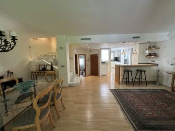 https://cdn.resales-online.com/public/wzh084gdt9/properties/c9882b0c0ff911f08cfb02e0405b089b/w1200/12-53013098fcab6c38b1379cd33298e050.jpg?v=1743628596