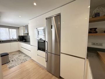 https://cdn.resales-online.com/public/wzh084gdt9/properties/c9882b0c0ff911f08cfb02e0405b089b/w1200/7-aa4cc561180b369757c0bb4af9886cd3.jpg?v=1743628596