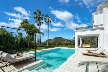 https://cdn.resales-online.com/public/vj79r8sgv9/properties/63a69f2e2b2e11f0ad0102e0405b089b/w1200/10-bb915d1cb19341576dcdc994b81ab9c5.jpg?v=1746619026
