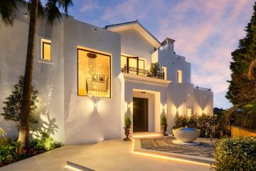 https://cdn.resales-online.com/public/vj79r8sgv9/properties/63a69f2e2b2e11f0ad0102e0405b089b/w1200/3-e898b2bb2a2fdfd06d2c39894dce8316.jpg?v=1746619026