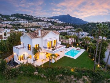https://cdn.resales-online.com/public/vj79r8sgv9/properties/63a69f2e2b2e11f0ad0102e0405b089b/w1200/32-e7f90ea5feef5e01d64d74d6b6d8a834.jpg?v=1746619026