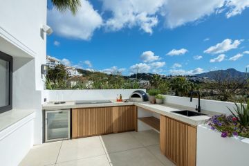 https://cdn.resales-online.com/public/vj79r8sgv9/properties/63a69f2e2b2e11f0ad0102e0405b089b/w1200/8-e64a9055bba3e77ac8aca3b893cdf826.jpg?v=1746619026