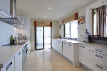 https://cdn.resales-online.com/public/iehb4l0uli/properties/b6ffcb702aa111f0ad0102e0405b089b/w1200/6-241328e1bcc9c0d8ce1222beb6c967a8.jpg?v=1746626246
