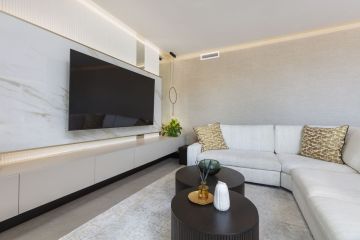 https://cdn.resales-online.com/public/uef44a61k2/properties/091305212a7e11f0ad0102e0405b089b/w1200/8-e64a9055bba3e77ac8aca3b893cdf826.jpg?v=1746542227