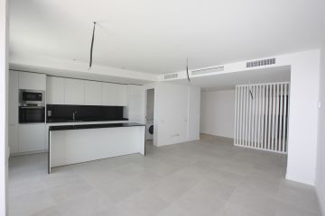https://cdn.resales-online.com/public/lox6jskat9/properties/4fad917925f311f0ad0102e0405b089b/w1200/10-bb915d1cb19341576dcdc994b81ab9c5.jpg?v=1746042697