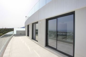 https://cdn.resales-online.com/public/lox6jskat9/properties/4fad917925f311f0ad0102e0405b089b/w1200/18-cc72f169493c096e712837ff5d8b6e41.jpg?v=1746042697
