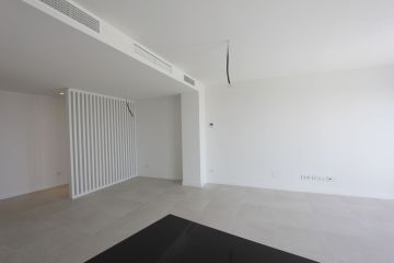 https://cdn.resales-online.com/public/lox6jskat9/properties/4fad917925f311f0ad0102e0405b089b/w1200/6-241328e1bcc9c0d8ce1222beb6c967a8.jpg?v=1746042697