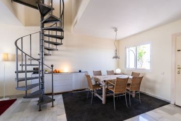 https://cdn.resales-online.com/public/acvnpkvvsf/properties/5dae16132b3211f0ad0102e0405b089b/w1200/12-53013098fcab6c38b1379cd33298e050.jpg?v=1746619394