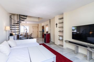 https://cdn.resales-online.com/public/acvnpkvvsf/properties/5dae16132b3211f0ad0102e0405b089b/w1200/4-c23c0f86247804fa50226aecd8b0b2c8.jpg?v=1746619394