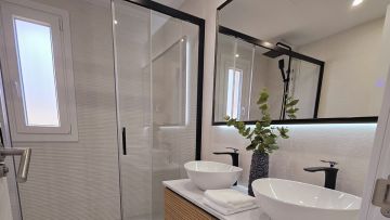 https://cdn.resales-online.com/public/asb71hmq0g/properties/3f32f5db29db11f0ad0102e0405b089b/w1200/32-e7f90ea5feef5e01d64d74d6b6d8a834.jpg?v=1746702020