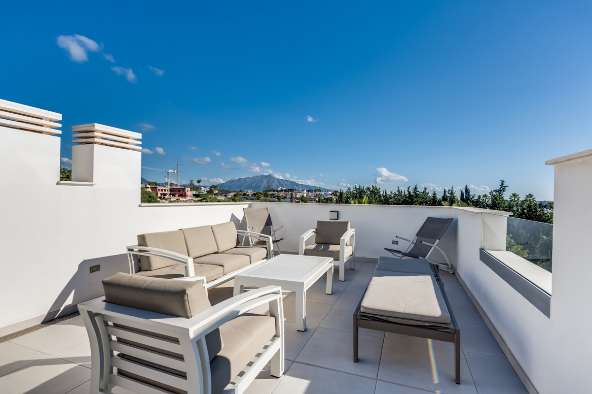 https://cdn.resales-online.com/public/jja1jz8h5h/properties/216ccc1e2c8b11f0ad0102e0405b089b/w1200/1-7980e48d732b6fc85c14b43b94d2aa54.jpg?v=1746767251