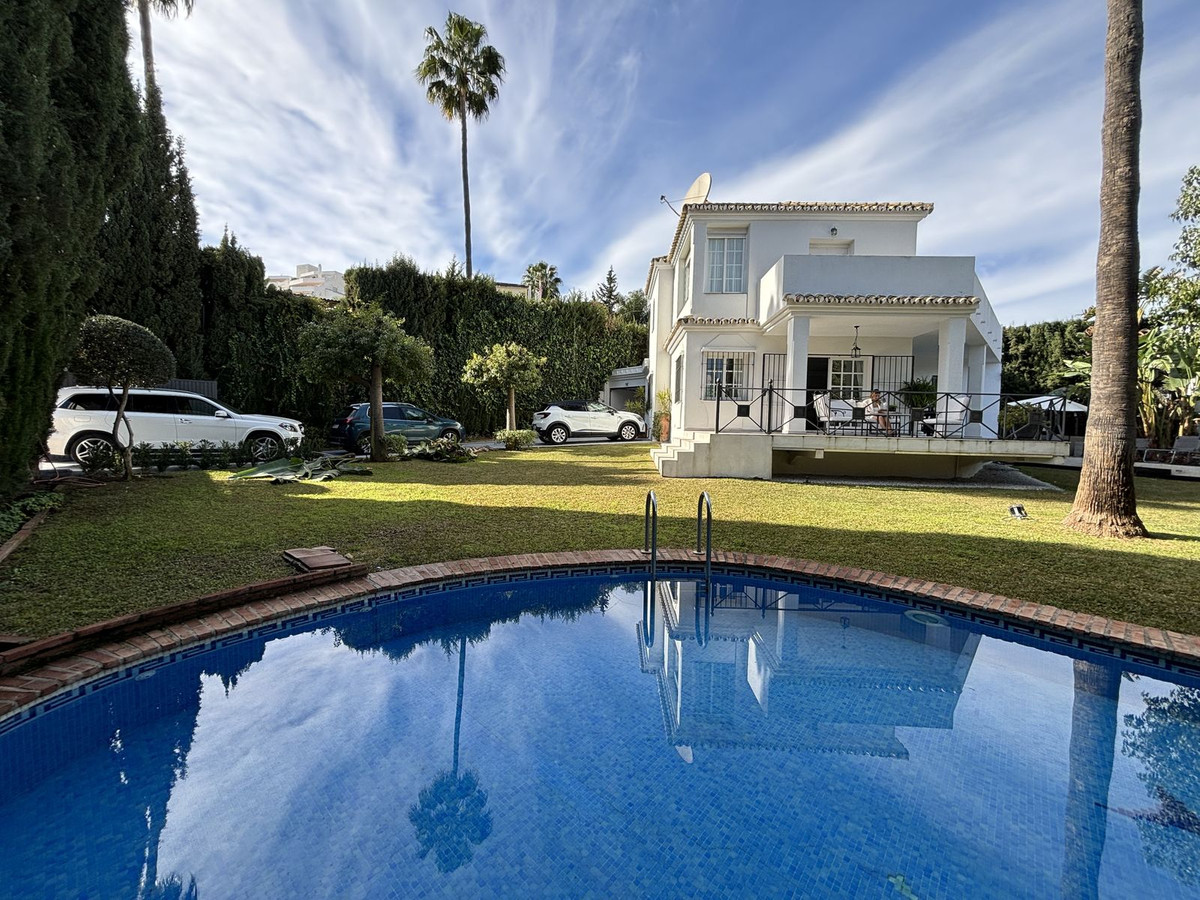 https://cdn.resales-online.com/public/lez7769oty/properties/c097db362c1511f0ad0102e0405b089b/w1200/1-7980e48d732b6fc85c14b43b94d2aa54.jpg?v=1746745130