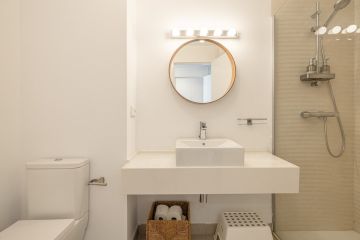 https://cdn.resales-online.com/public/xxoexdmvjv/properties/bacbc9e025ac11f0ad0102e0405b089b/w1200/10-bb915d1cb19341576dcdc994b81ab9c5.jpg?v=1746013292