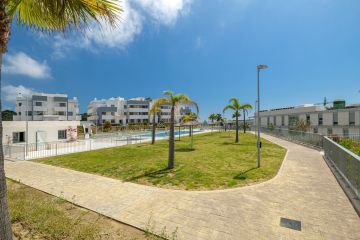 https://cdn.resales-online.com/public/xxoexdmvjv/properties/bacbc9e025ac11f0ad0102e0405b089b/w1200/19-d0ed7da2012a09046d307c195d98e7d6.jpg?v=1746013292