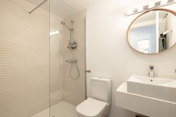 https://cdn.resales-online.com/public/xxoexdmvjv/properties/bacbc9e025ac11f0ad0102e0405b089b/w1200/9-467d0cee5b725f3ef65f102a0c2e69c0.jpg?v=1746013292