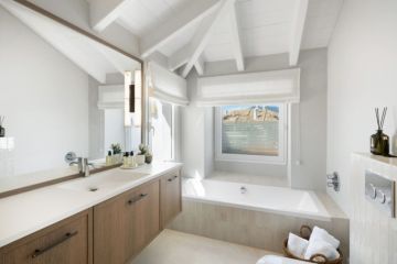 https://cdn.resales-online.com/public/vj79r8sgv9/properties/ba5effb11ea111f0ad0102e0405b089b/w1200/7-aa4cc561180b369757c0bb4af9886cd3.jpg?v=1746791228